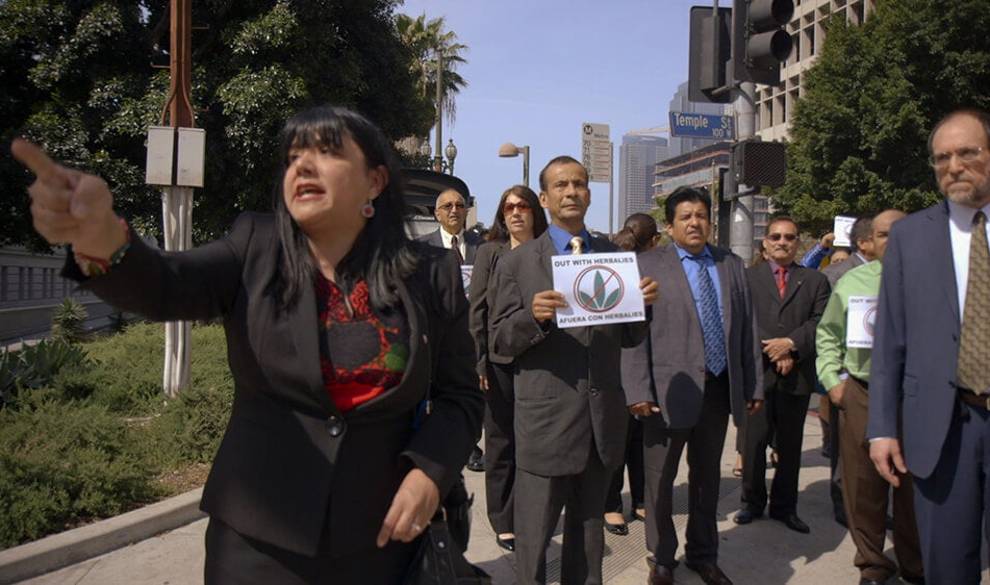 El documental ‘Betting on zero’ cuenta cómo Herbalife convierte a estafados en estafadores $!El documental ‘Betting on zero’ cuenta cómo Herbalife convierte a estafados en estafadores