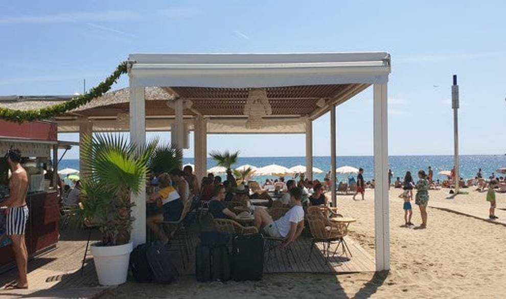 Vómito enterrado y acoso a camareras: damos mucho asco en los chiringuitos de playa $!Vómito enterrado y acoso a camareras: damos mucho asco en los chiringuitos de playa