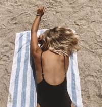 Vuelve la peligrosa moda de usar aceite de oliva para broncearse: mitos y otros problemas