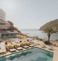 Entre el relax y la fiesta: la reapertura de dos hoteles en Ibiza que te lo dan todo