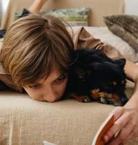 Ni triptófano ni mindfulness: tu gran aliado psicológico es tu animal de compañía