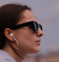 La gen Z dedica ya tres horas semanales a escuchar música generada por IA