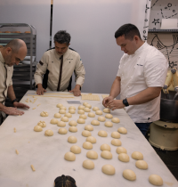 Jaiba MX y Brunells reinterpretan el pan de muerto en una creación especial firmada por Roberto Ruiz