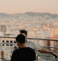 Algunos restaurantes quieren cobrar suplemento por pagar la cuenta por separado