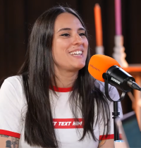 El éxito de ‘Comerás flores’ con su autora Lucía Solla Sobral
