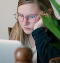 Varias unis ofrecen cursos para enseñar a la gen z a ser adulta