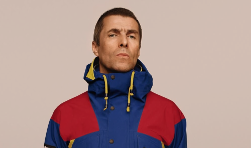 Liam Gallagher la vuelve a liar con un tuit racista