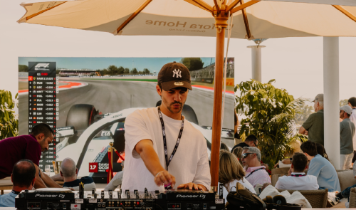 Jacqueline consolida su presencia en la F1 con su exclusivo Pit Lane Lounge