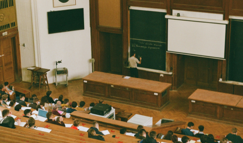 Cada vez más gente se endeuda para estudiar en la uni