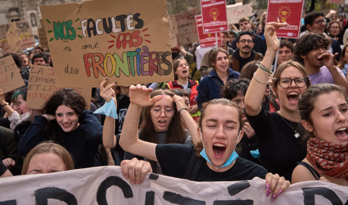 La juventud francesa se rebela contra las políticas de austeridad en la educación pública