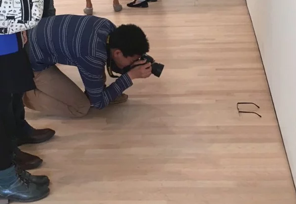 Colocaron una piña en una vitrina y todo el mundo creyó que era una obra de arte vanguardista $!Colocaron una piña en una vitrina y todo el mundo creyó que era una obra de arte vanguardista
