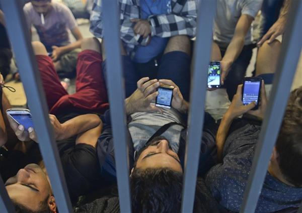 En Los Campos De Refugiados Internet Es Una Necesidad Tan Básica Como El Agua $!En Los Campos De Refugiados Internet Es Una Necesidad Tan Básica Como El Agua