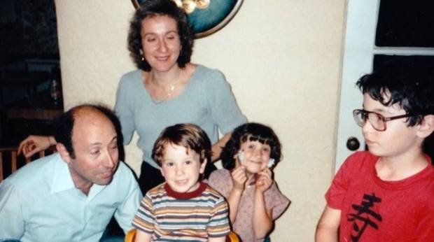 'Mis padres eran súper religiosos pero dirigían en secreto un imperio de cine gay' $!'Mis padres eran súper religiosos pero dirigían en secreto un imperio de cine gay'