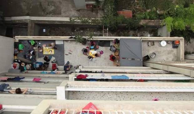 Así son los jóvenes españoles que han dejado todo para ayudar a los refugiados en Grecia $!Así son los jóvenes españoles que han dejado todo para ayudar a los refugiados en Grecia