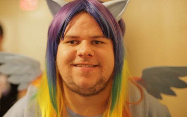 Los Tiernos Hombres Que Transforman La Masculinidad Amando A 'My Little Pony' $!Los Tiernos Hombres Que Transforman La Masculinidad Amando A 'My Little Pony'