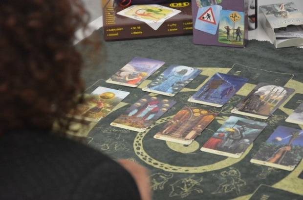 Fui al tarot sexual con mi pareja para decidir si debíamos abrir nuestra relación o no $!Fui al tarot sexual con mi pareja para decidir si debíamos abrir nuestra relación o no