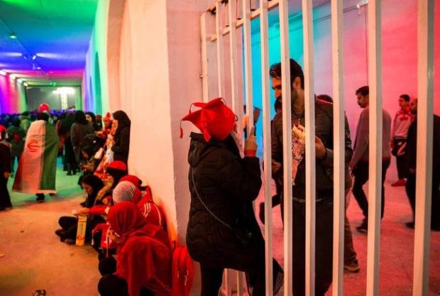 Las mujeres iraníes que se visten de hombres para poder ver un partido de fútbol $!Las mujeres iraníes que se visten de hombres para poder ver un partido de fútbol