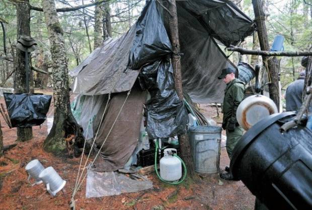 El ermitaño que se pasó 27 años solo en el bosque robando a los excursionistas $!El ermitaño que se pasó 27 años solo en el bosque robando a los excursionistas