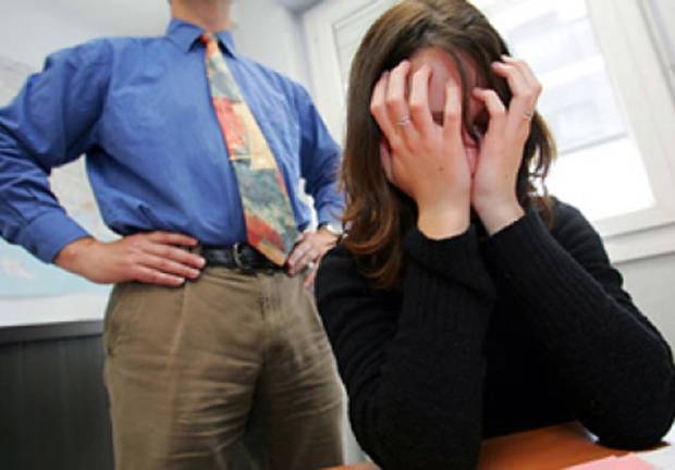 Cómo saber es ‘paranoia’ o realmente te están acosando sexualmente en el trabajo $!Cómo saber es ‘paranoia’ o realmente te están acosando sexualmente en el trabajo