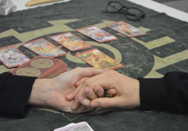 Fui al tarot sexual con mi pareja para decidir si debíamos abrir nuestra relación o no $!Fui al tarot sexual con mi pareja para decidir si debíamos abrir nuestra relación o no