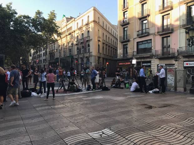 Así amanece La Rambla de Barcelona el día después de ser el escenario del horror $!Así amanece La Rambla de Barcelona el día después de ser el escenario del horror