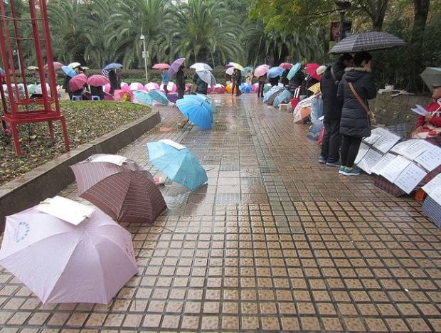 Los mercadillos de solteros chinos donde los padres le compran pareja a sus hijos $!Los mercadillos de solteros chinos donde los padres le compran pareja a sus hijos
