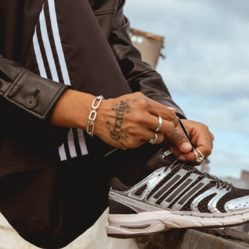 adidas reintroduce la silueta adistar Control 5