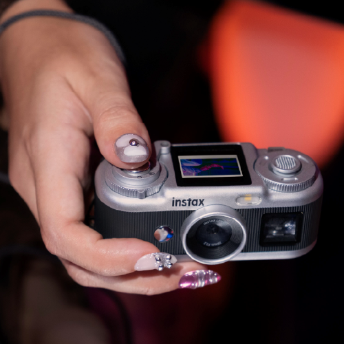 Una cámara que va contigo: Fujifilm presenta laCámara digital instax Pal 2