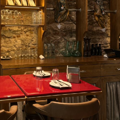 Abre Casa Antonio, el nuevo bar-bodega de Barcelona donde el producto manda