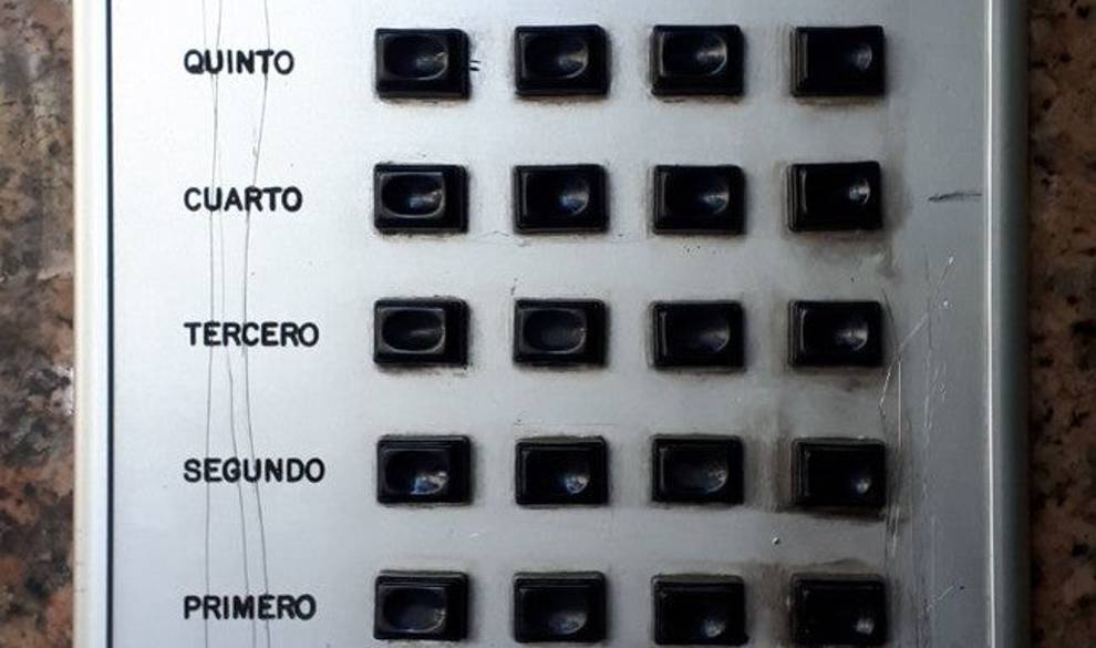 El infierno de vivir puerta con puerta con un prostíbulo asiático en Barcelona $!El infierno de vivir puerta con puerta con un prostíbulo asiático en Barcelona