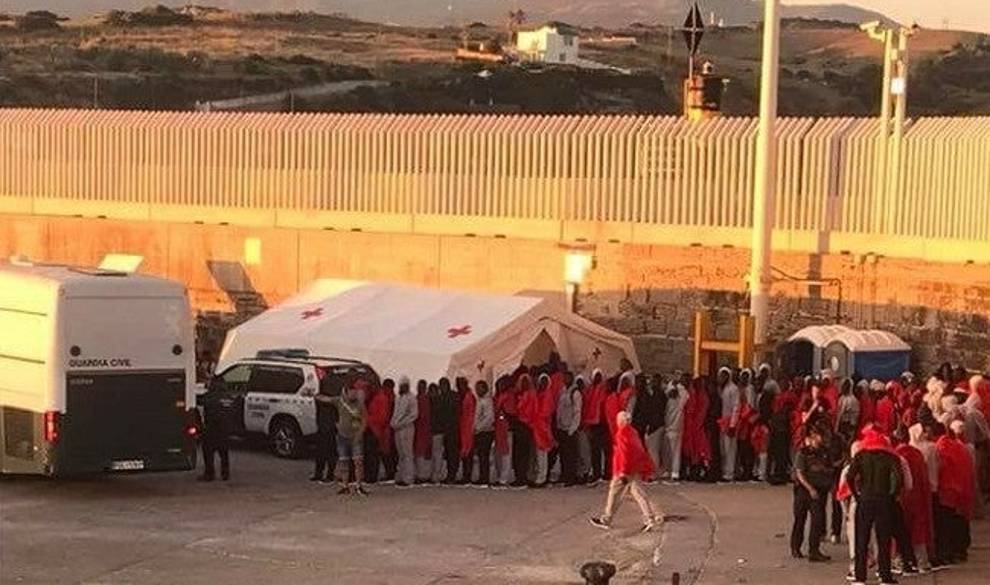 Estos vecinos de Tarifa lo están dando todo por ayudar a los inmigrantes $!Estos vecinos de Tarifa lo están dando todo por ayudar a los inmigrantes