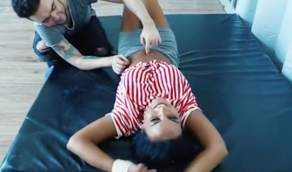 Hacer cosquillas puede ser el camino más excitante para llegar al nirvana sexual $!Hacer cosquillas puede ser el camino más excitante para llegar al nirvana sexual