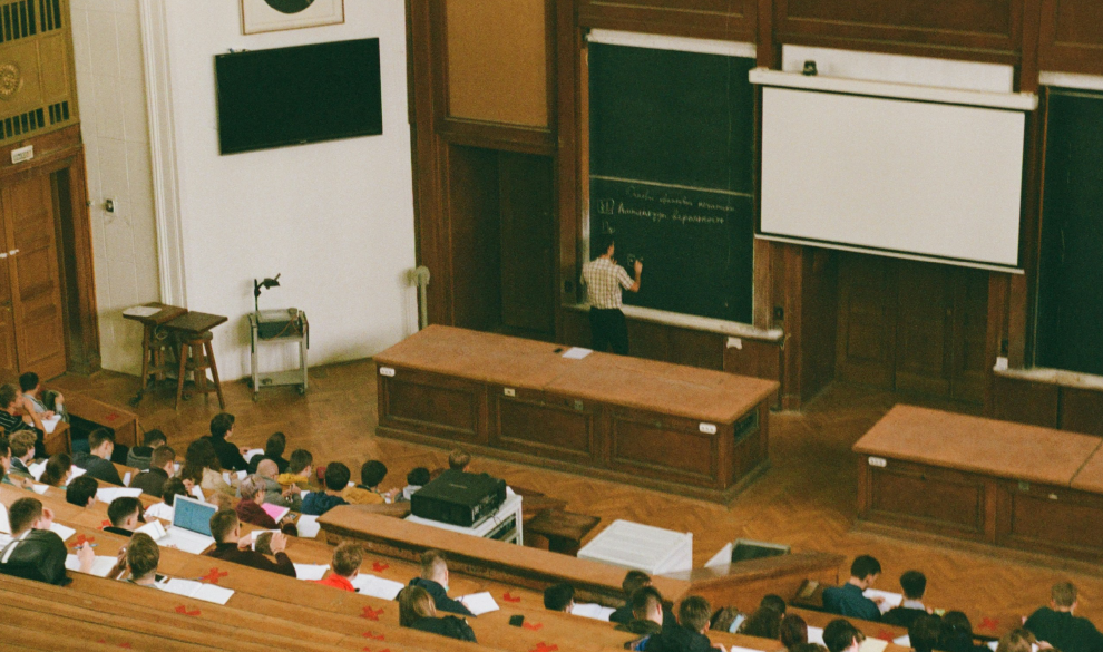 Cada vez más gente se endeuda para estudiar en la uni Cada vez más gente se endeuda para estudiar en la uni