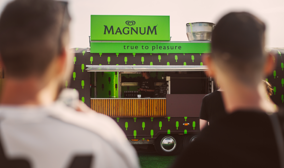 El huracán ‘Brat’ llega al Primavera Sound con una pop-up de Magnum inspirada en Charli xcx