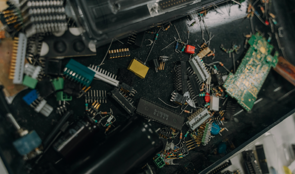 El fast tech y la riqueza que dejamos escapar: una economía construida sobre la ilusión de “lo último”