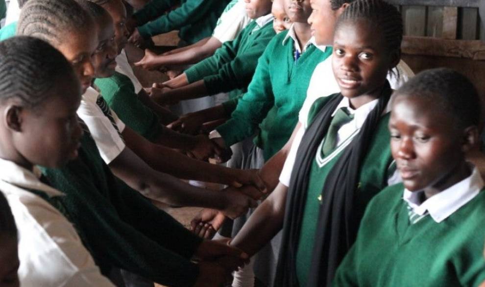 Enseñan a niños kenianos a defender a sus compañeras de una violación