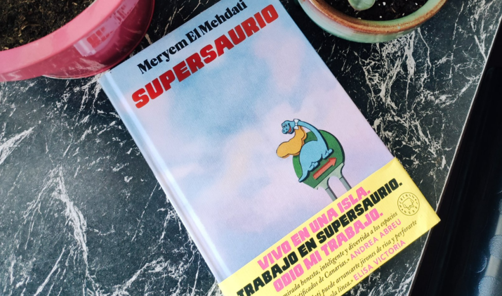 ‘Supersaurio’: un libro sobre llorar en el lavabo del curro y la precariedad