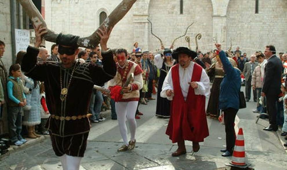 13 fiestas de pueblo brutales a las que tienes que llevarte a tus colegas este verano $!13 fiestas de pueblo brutales a las que tienes que llevarte a tus colegas este verano