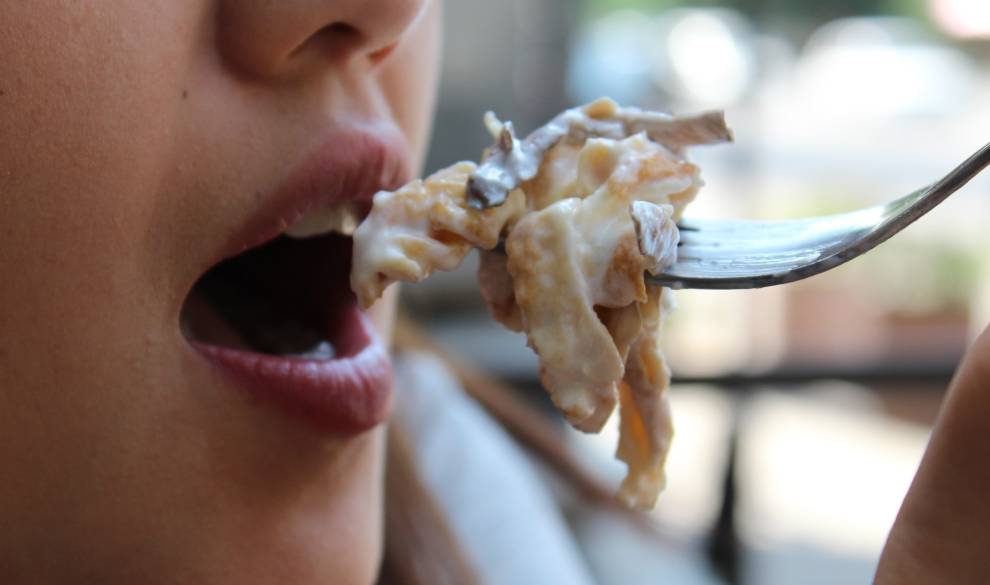 Es malo comer demasiado rápido $!Es malo comer demasiado rápido