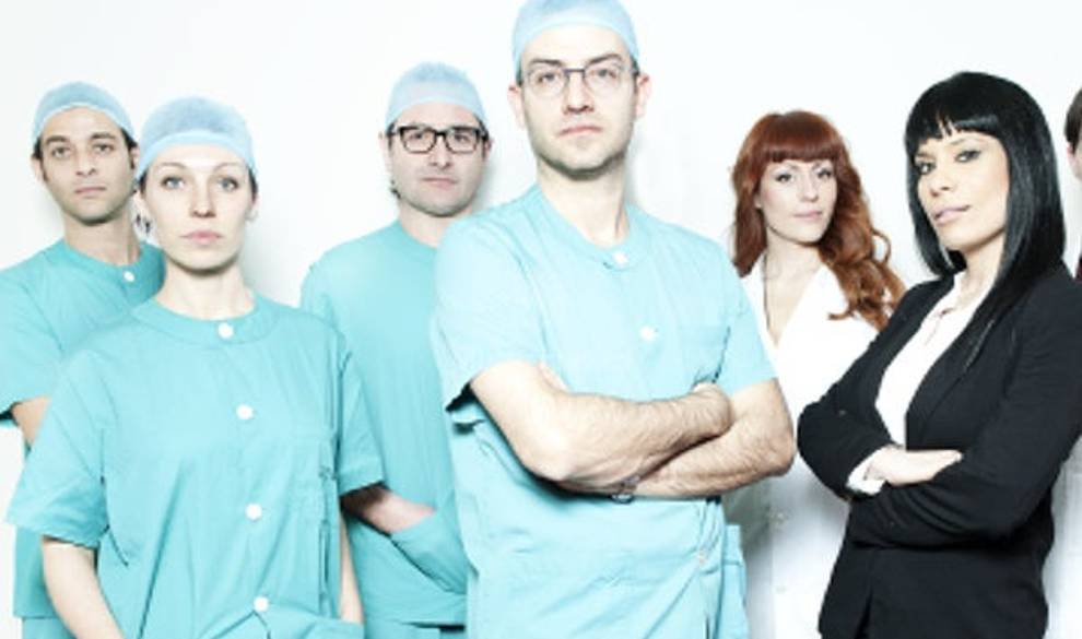 Oliverio-equipo-codigo-nuevo El doctor Oliverio, en el centro, con su equipo $!Oliverio-equipo-codigo-nuevo El doctor Oliverio, en el centro, con su equipo
