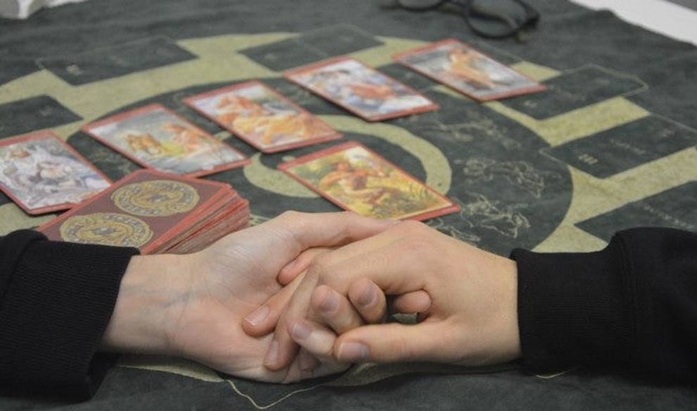 Fui al tarot sexual con mi pareja para decidir si debíamos abrir nuestra relación o no $!Fui al tarot sexual con mi pareja para decidir si debíamos abrir nuestra relación o no