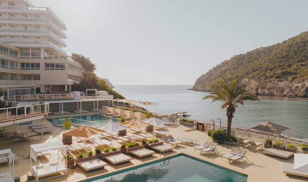 Entre el relax y la fiesta: la reapertura de dos hoteles en Ibiza que te lo dan todo