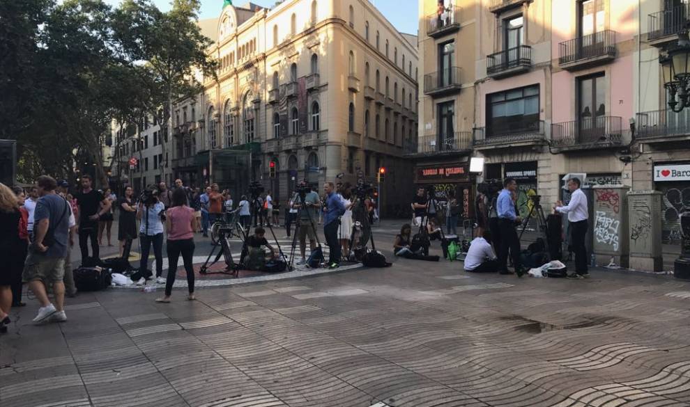 Así amanece La Rambla de Barcelona el día después de ser el escenario del horror $!Así amanece La Rambla de Barcelona el día después de ser el escenario del horror