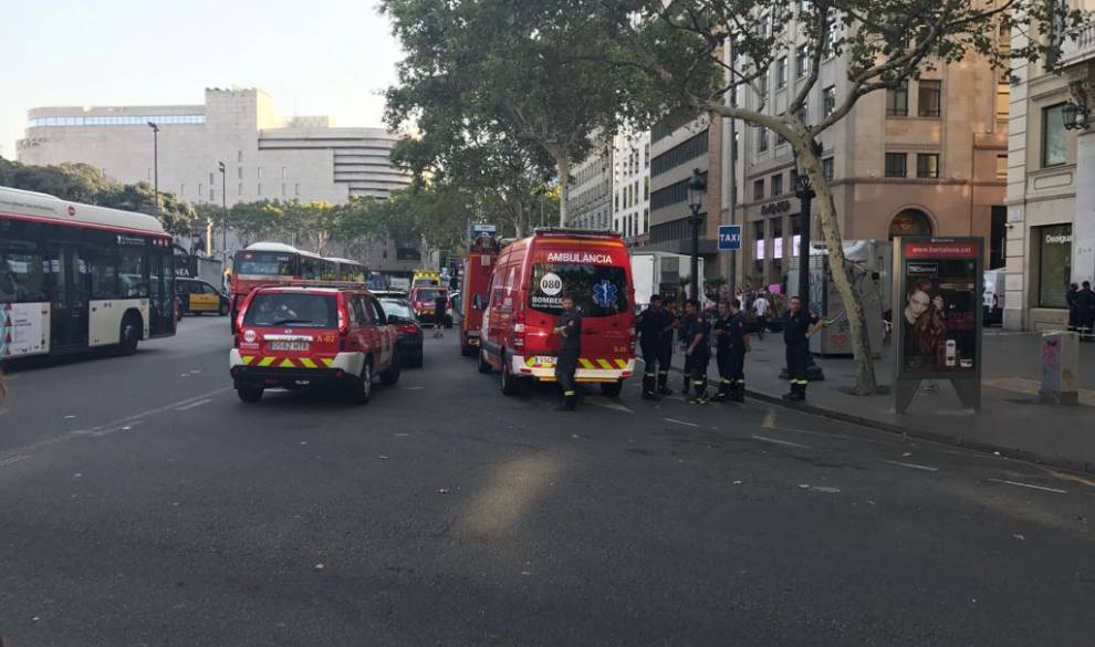 Así amanece La Rambla de Barcelona el día después de ser el escenario del horror $!Así amanece La Rambla de Barcelona el día después de ser el escenario del horror