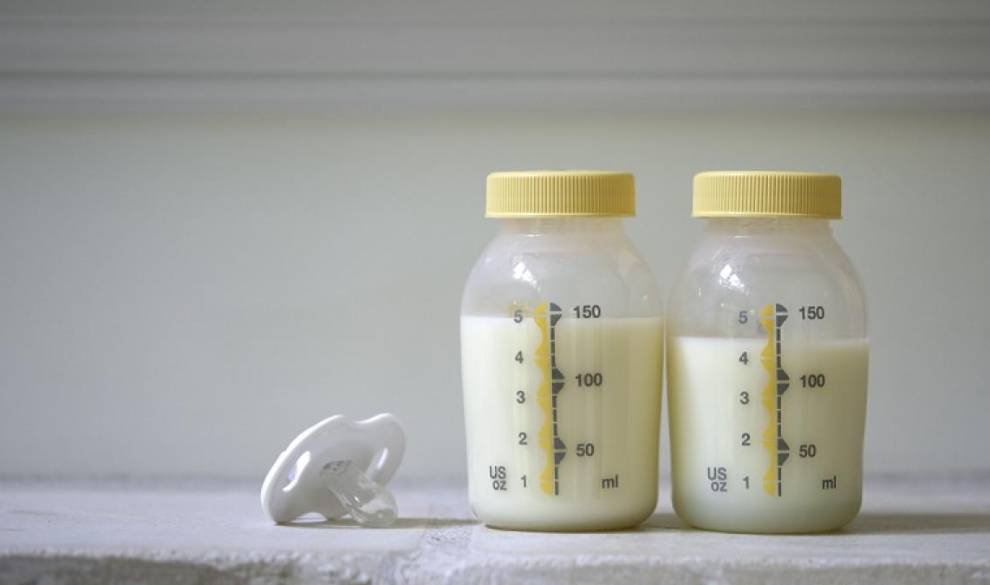 El auge del mercado negro de leche materna con fines sexuales