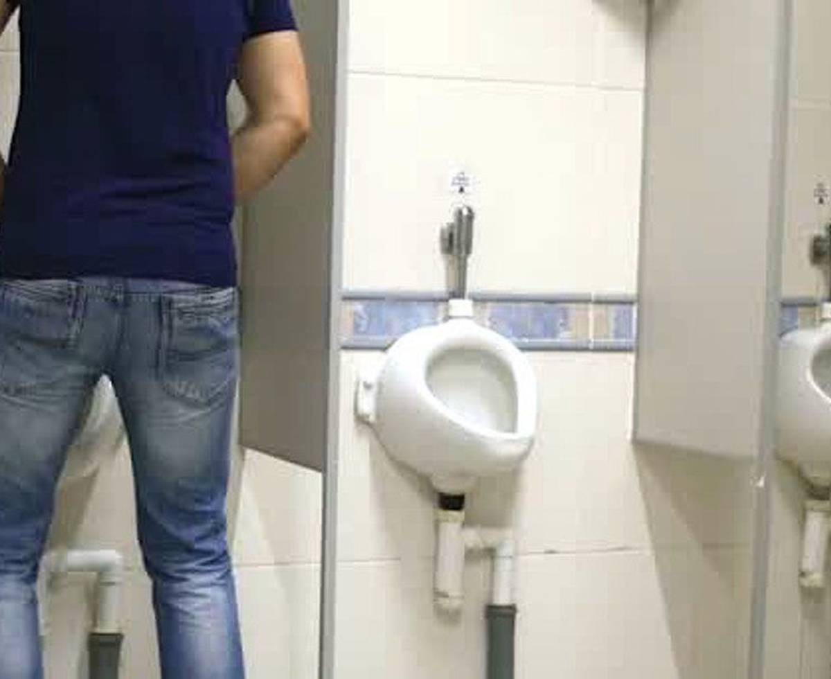 girlspeeing 3 tíos con pánico a mear en público te cuentan lo jodido que es vivir  aguantándose las ganas