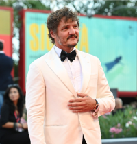 Misterio resuelto: esta es la razón por la que Pedro Pascal siempre se toca el pecho