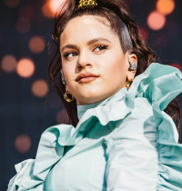 Rosalía desvela su truco de maquillaje para tener una mirada luminosa