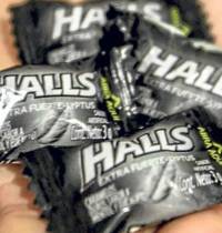 Probé el sexo oral con Halls negros y creo que esta moda debería extenderse