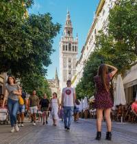 Los menores de 30 años se plantan ante el turismo en Andalucía